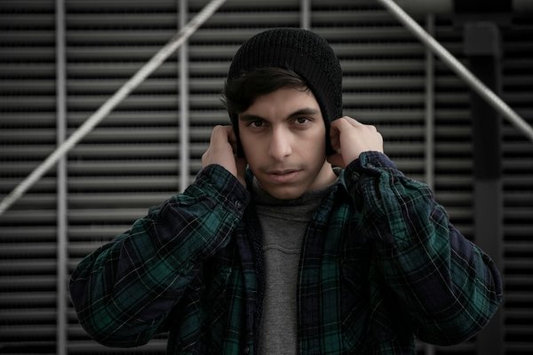 Transformez votre style d"hiver : guide ultime pour porter la robe longue avec élégance et inspiration !